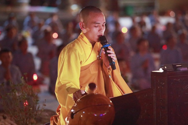 The commemoration of Avalokitesvara Bodhisattva 's ordination of  Co Am Pagoda
