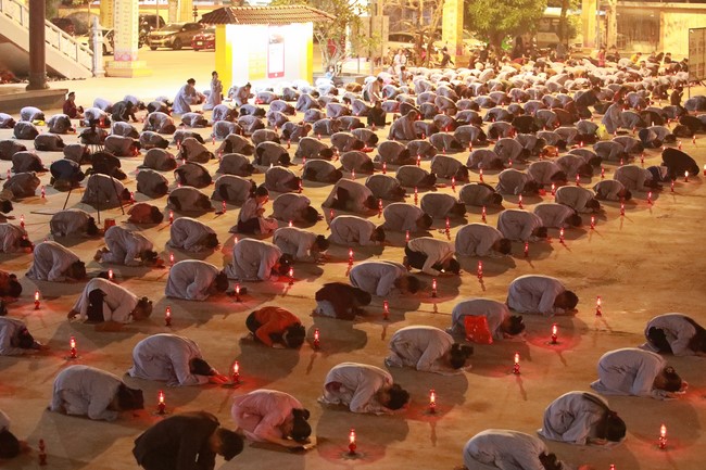 The commemoration of Avalokitesvara Bodhisattva 's ordination of  Co Am Pagoda
