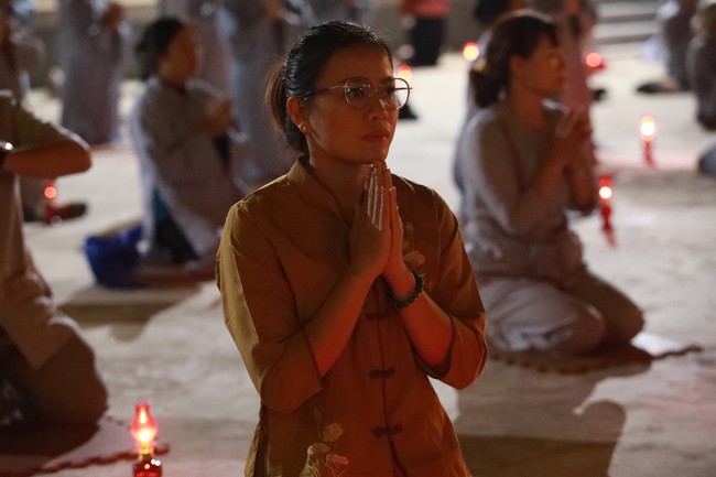 The commemoration of Avalokitesvara Bodhisattva 's ordination of  Co Am Pagoda