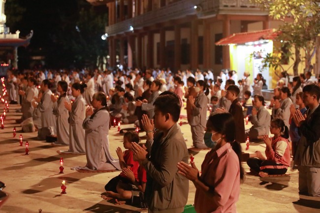 The commemoration of Avalokitesvara Bodhisattva 's ordination of  Co Am Pagoda