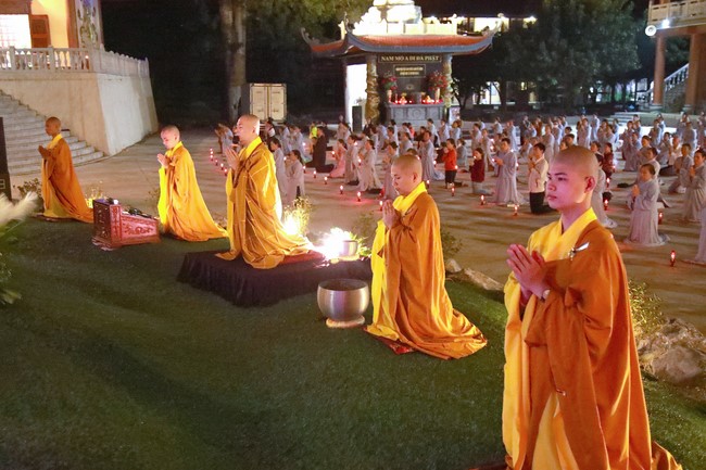 The commemoration of Avalokitesvara Bodhisattva 's ordination of  Co Am Pagoda