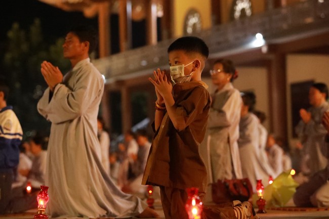 The commemoration of Avalokitesvara Bodhisattva 's ordination of  Co Am Pagoda
