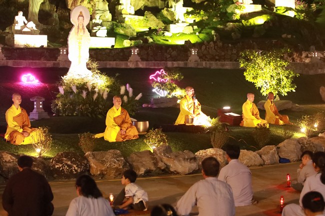 The commemoration of Avalokitesvara Bodhisattva 's ordination of  Co Am Pagoda