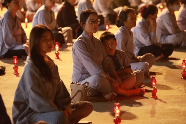 The commemoration of Avalokitesvara Bodhisattva 's ordination of  Co Am Pagoda