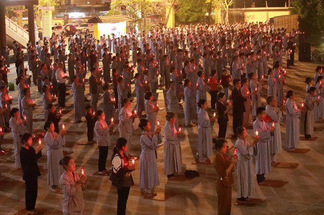 The commemoration of Avalokitesvara Bodhisattva 's ordination of  Co Am Pagoda