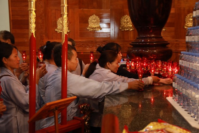 The commemoration of Avalokitesvara Bodhisattva 's ordination of  Co Am Pagoda