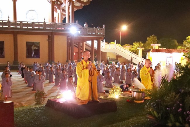 The commemoration of Avalokitesvara Bodhisattva 's ordination of  Co Am Pagoda