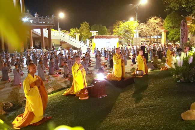 The commemoration of Avalokitesvara Bodhisattva 's ordination of  Co Am Pagoda