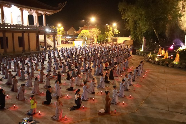 The commemoration of Avalokitesvara Bodhisattva 's ordination of  Co Am Pagoda