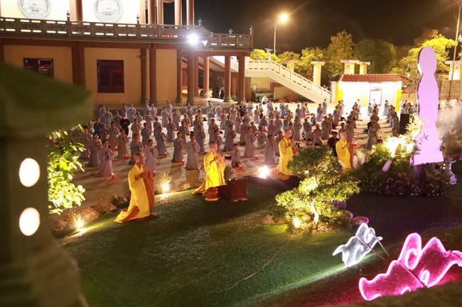 The commemoration of Avalokitesvara Bodhisattva 's ordination of  Co Am Pagoda