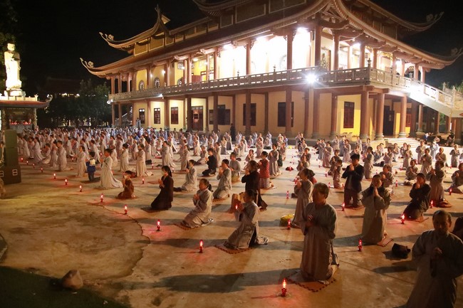The commemoration of Avalokitesvara Bodhisattva 's ordination of  Co Am Pagoda