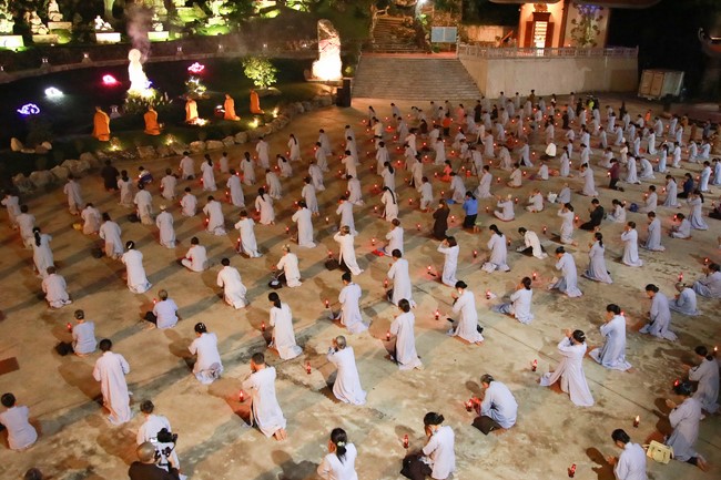 The commemoration of Avalokitesvara Bodhisattva 's ordination of  Co Am Pagoda
