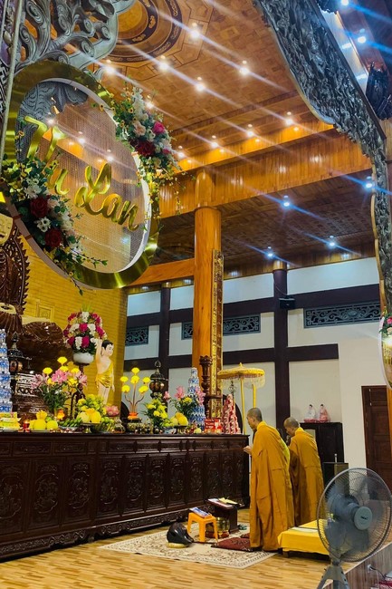 Prostrating Bodhisattva Avalokitesvara 's  names at Giai Lam pagoda