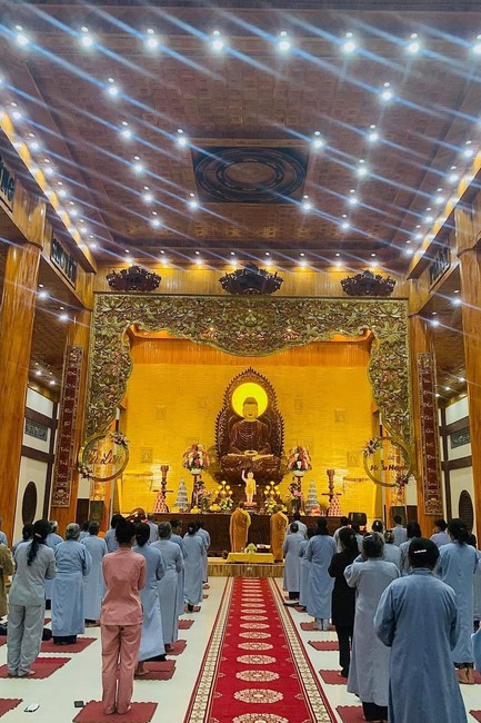 Prostrating Bodhisattva Avalokitesvara 's  names at Giai Lam pagoda
