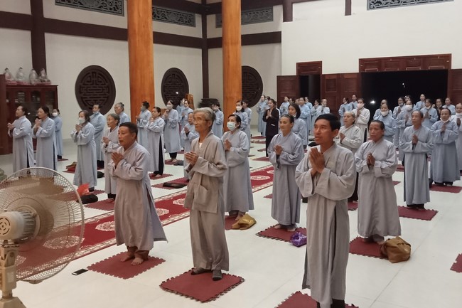 Prostrating Bodhisattva Avalokitesvara 's  names at Giai Lam pagoda