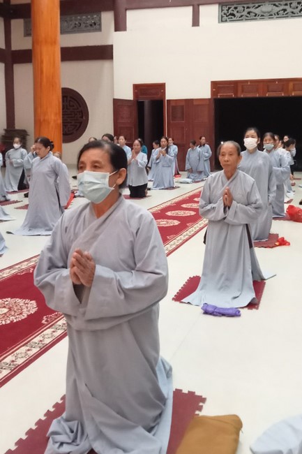 Prostrating Bodhisattva Avalokitesvara 's  names at Giai Lam pagoda