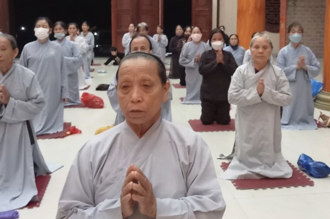 Prostrating Bodhisattva Avalokitesvara 's  names at Giai Lam pagoda