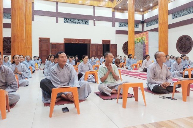 Prostrating Bodhisattva Avalokitesvara 's  names at Giai Lam pagoda
