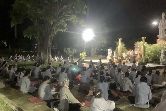 Prostrating Bodhisattva Avalokitesvara 's  names at Giai Lam pagoda