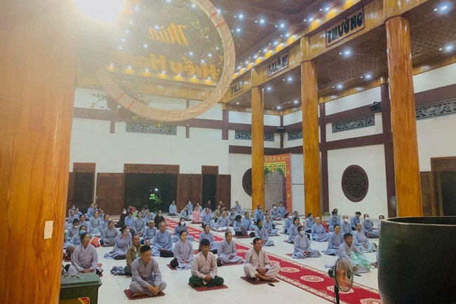 Prostrating Bodhisattva Avalokitesvara 's  names at Giai Lam pagoda