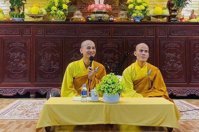 Prostrating Bodhisattva Avalokitesvara 's  names at Giai Lam pagoda