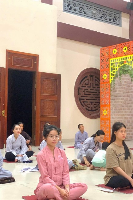 Prostrating Bodhisattva Avalokitesvara 's  names at Giai Lam pagoda