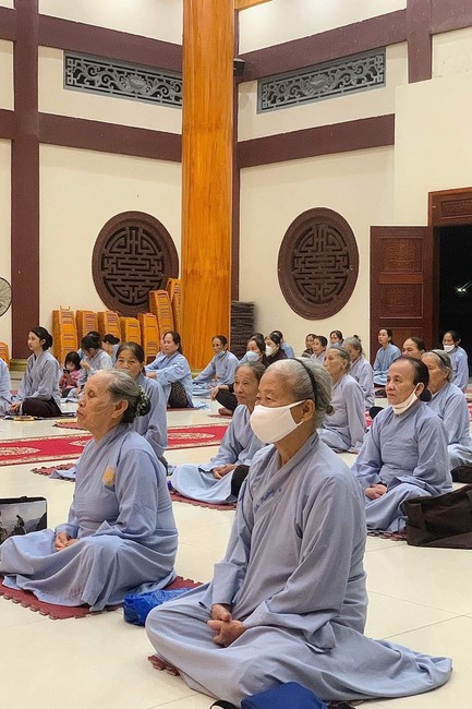 Prostrating Bodhisattva Avalokitesvara 's  names at Giai Lam pagoda