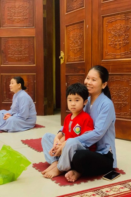 Prostrating Bodhisattva Avalokitesvara 's  names at Giai Lam pagoda