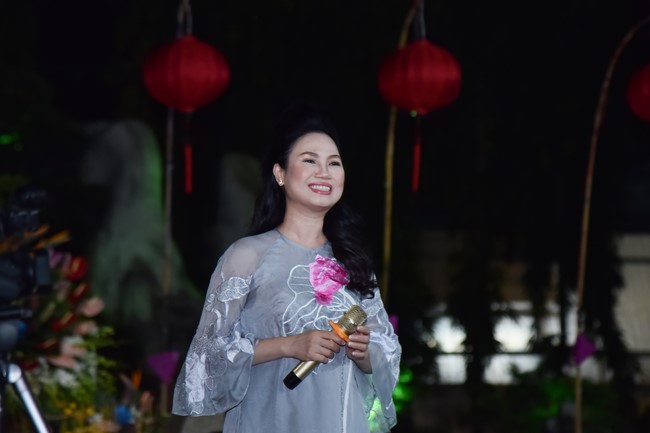 Prostrating the names Bodhisattva Avalokitesvara