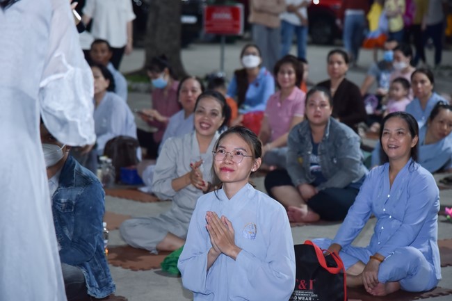 Prostrating the names Bodhisattva Avalokitesvara