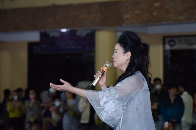 Prostrating the names Bodhisattva Avalokitesvara