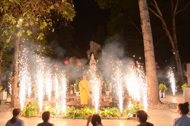 Prostrating the names Bodhisattva Avalokitesvara