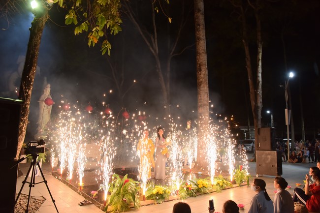 Prostrating the names Bodhisattva Avalokitesvara