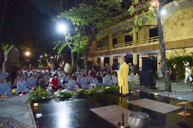 Prostrating the names Bodhisattva Avalokitesvara