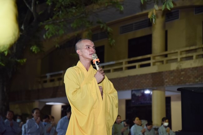 Prostrating the names Bodhisattva Avalokitesvara