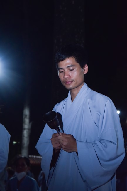 Prostrating the names Bodhisattva Avalokitesvara