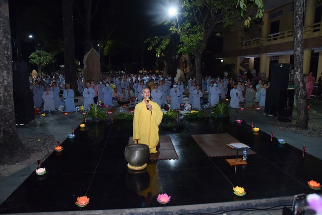 Prostrating the names Bodhisattva Avalokitesvara