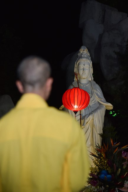 Prostrating the names Bodhisattva Avalokitesvara