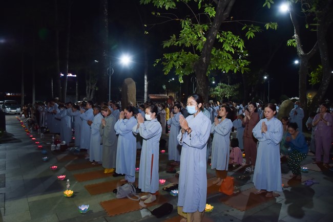 Prostrating the names Bodhisattva Avalokitesvara