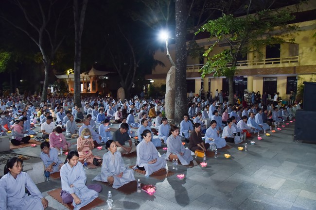 Prostrating the names Bodhisattva Avalokitesvara