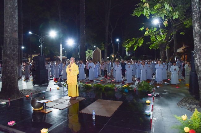 Prostrating the names Bodhisattva Avalokitesvara