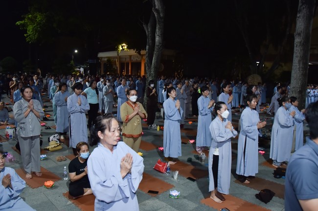 Prostrating the names Bodhisattva Avalokitesvara