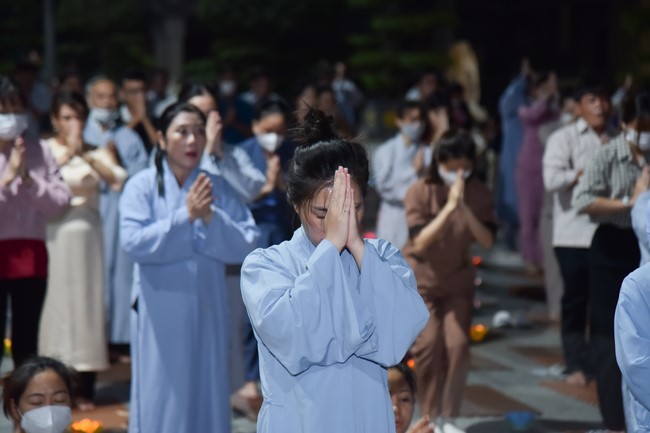 Prostrating the names Bodhisattva Avalokitesvara