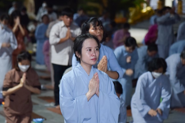 Prostrating the names Bodhisattva Avalokitesvara