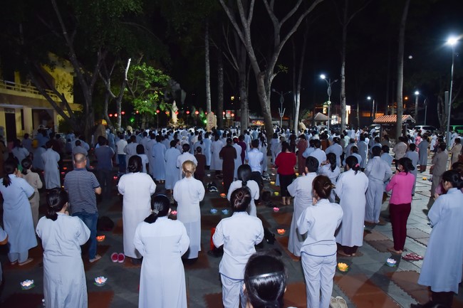 Prostrating the names Bodhisattva Avalokitesvara