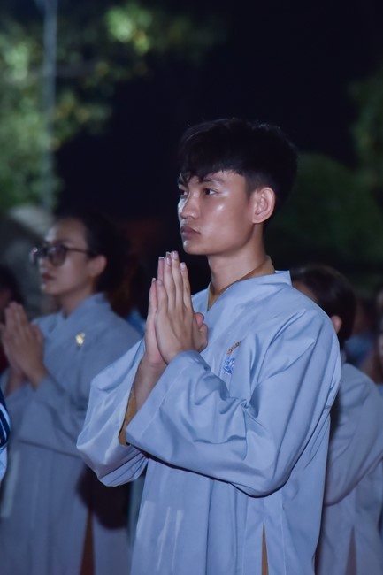 Prostrating the names Bodhisattva Avalokitesvara