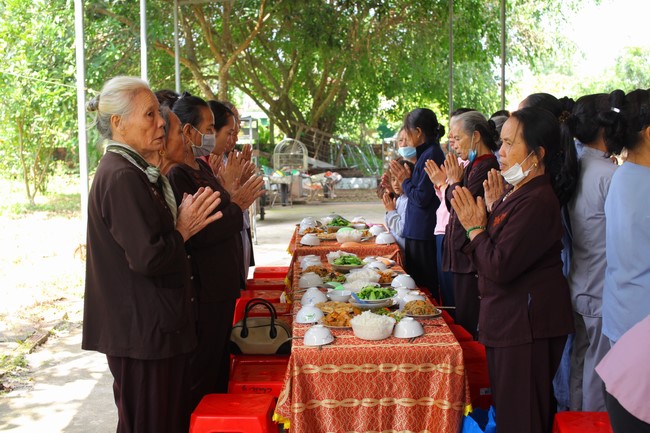 One - Day Retreat at Giai Lam pagoda in Ha Tinh