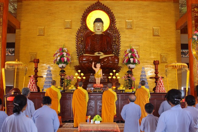 One - Day Retreat at Giai Lam pagoda in Ha Tinh