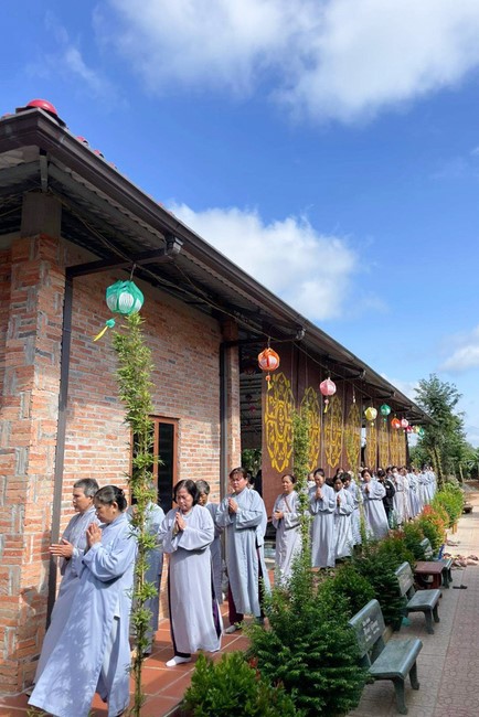 One - Day  Peaceful Retreat at Suoi Phap Pagoda