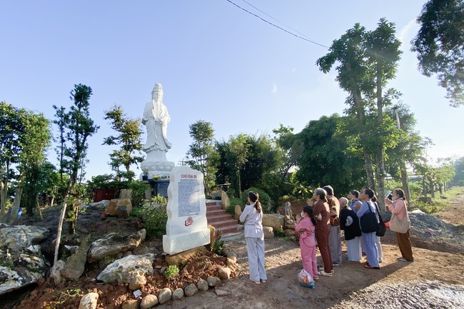 One - Day  Peaceful Retreat at Suoi Phap Pagoda